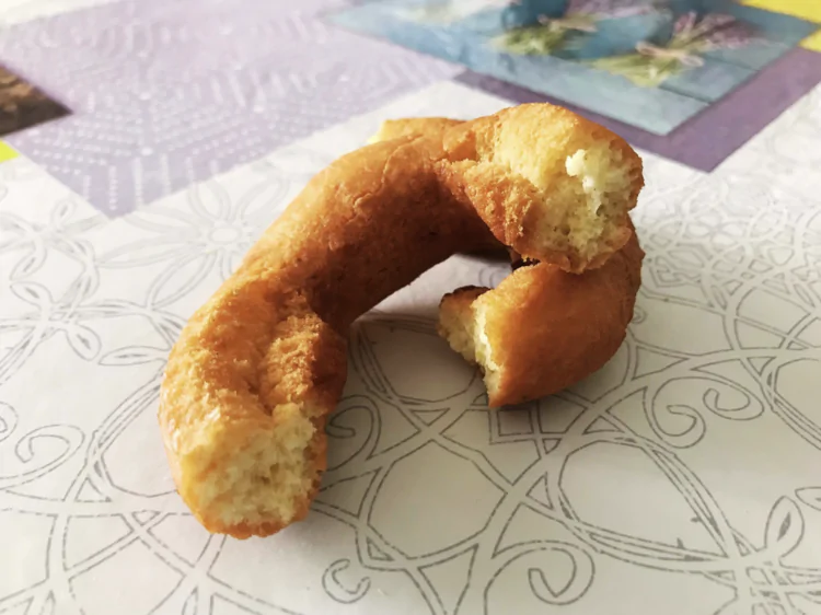 Rosquillas de mi abuela Rosquilla partida por la mitad